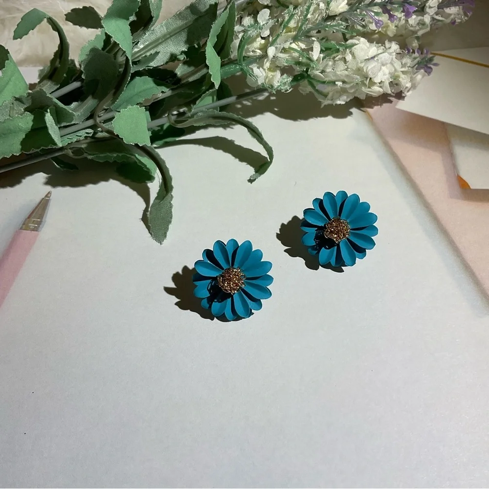 Blue Daisy Earrings - Picture 1 of 4